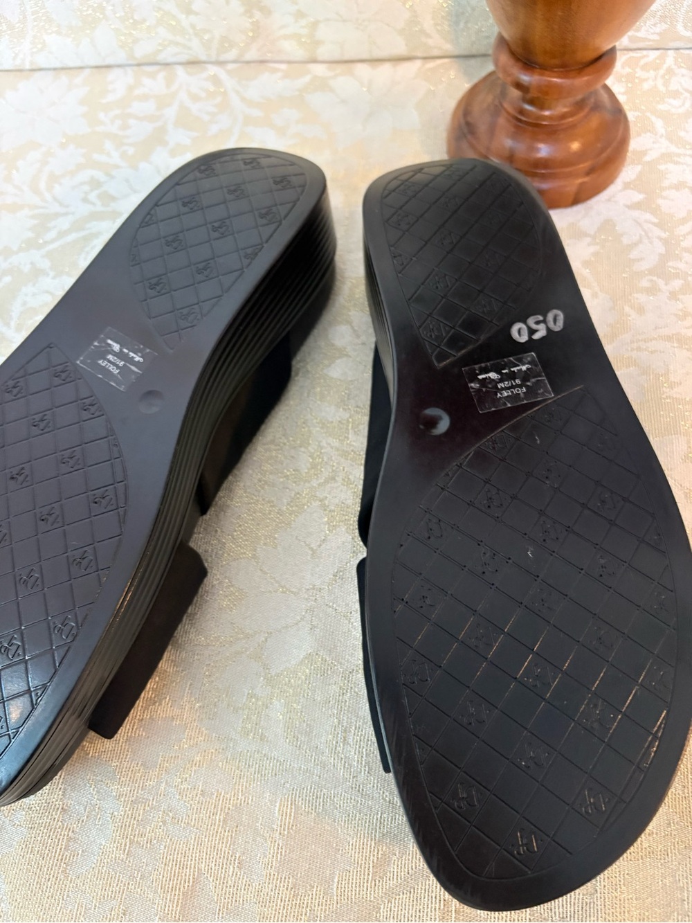 Donald J. Pliner Folley Black Knot Platform Slides - Picture 11 of 13